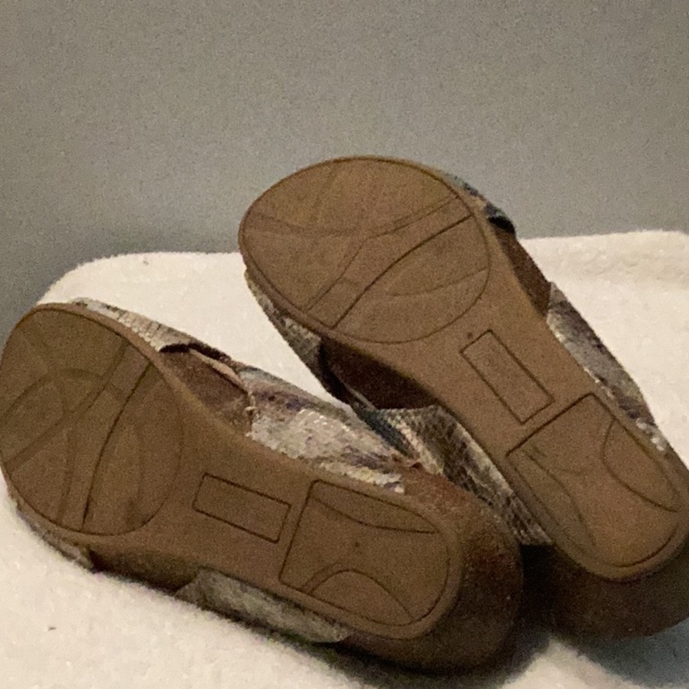 Snakeskin Patterned Slide Sandals - Picture 9 of 14